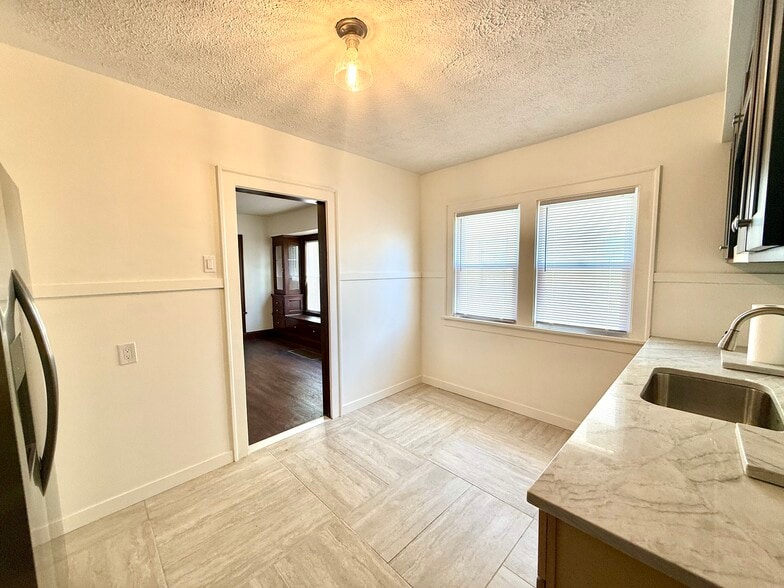Building Photo - 11521 Florian Ave