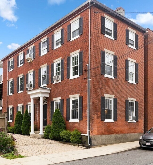 Building Photo - 7 Daniels St