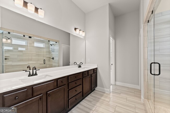 Building Photo - 4656 Silver Oak Dr SW