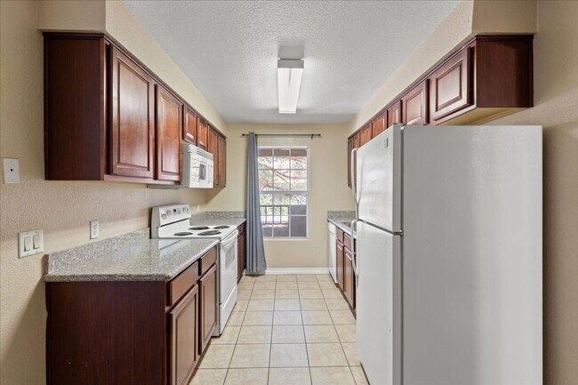 Building Photo - Beautiful 1 Bedroom 1 Bath Condo - Move In...