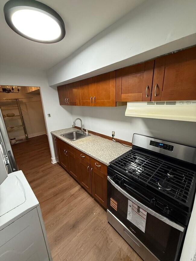 Building Photo - Cozy 2BD 1BTH beautifully updated condo in Suitland ready for move in