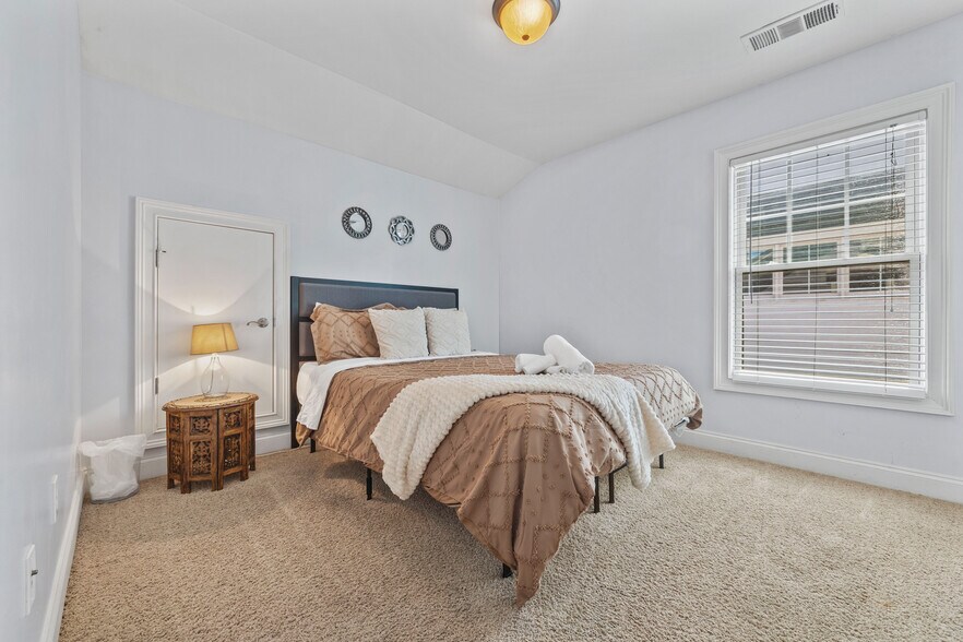 Building Photo - 1267 Atlantic Dr NW