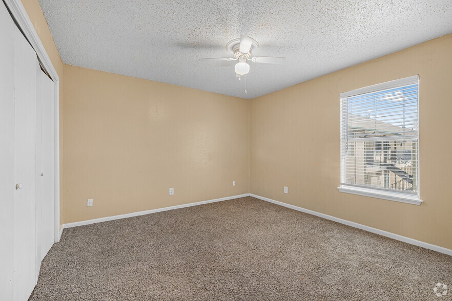 1 BR, 1BA- 600 SF - Runnymede