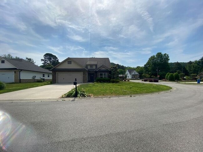 Building Photo - Now Offering$1,000 Move-in Credit!! Crafts...