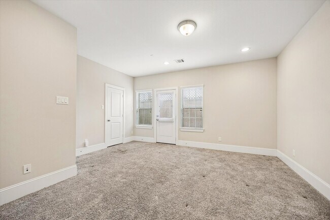 Building Photo - 8304 Hillendahl Blvd