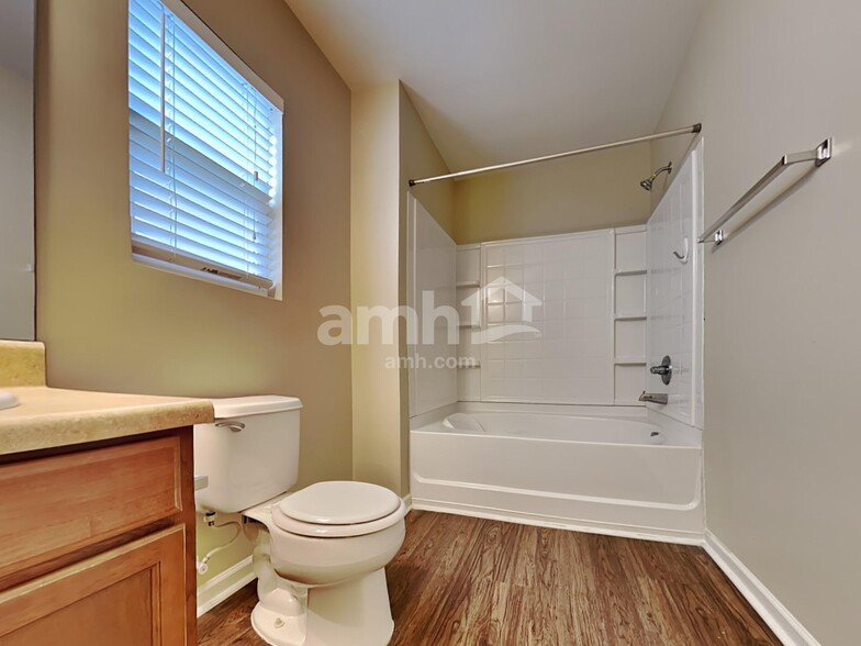 Building Photo - 8817 Kellum Dr