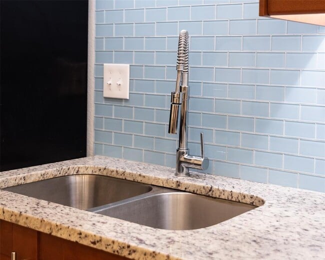 Building Photo - 1309 E 52nd St