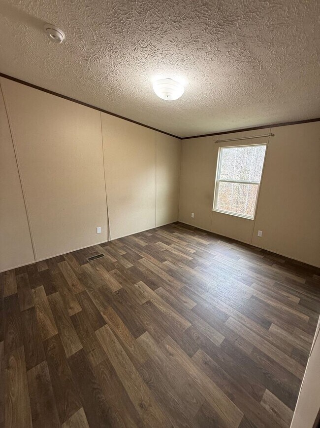 Building Photo - Doublewide Home For Rent in Iron Station NC with 4 Bedrooms, 2 Baths