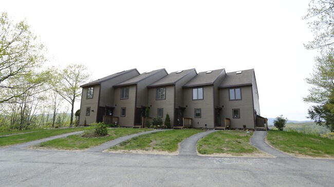 Building Photo - FURNISHED WINTER SEASONAL - 3 bedroom with Stunning Views, 6 mo lease - $2675/mo