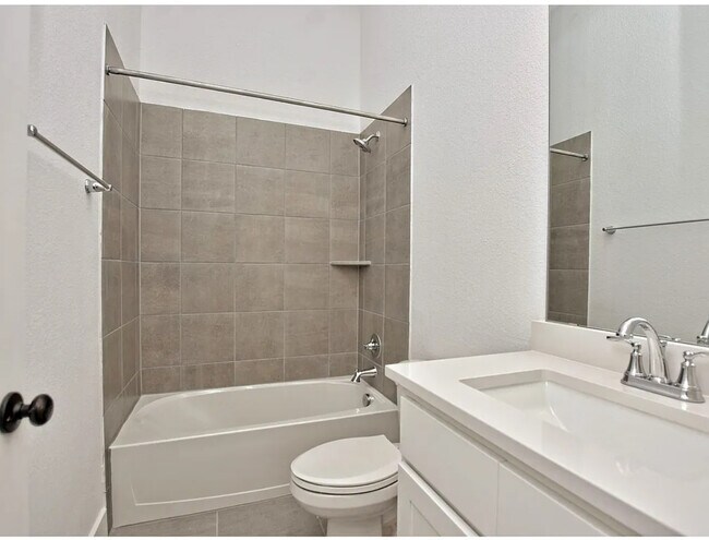 Building Photo - 2233 Nates Pl