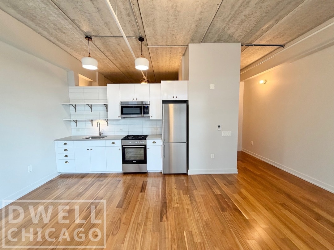 Building Photo - 640 N La Salle Dr