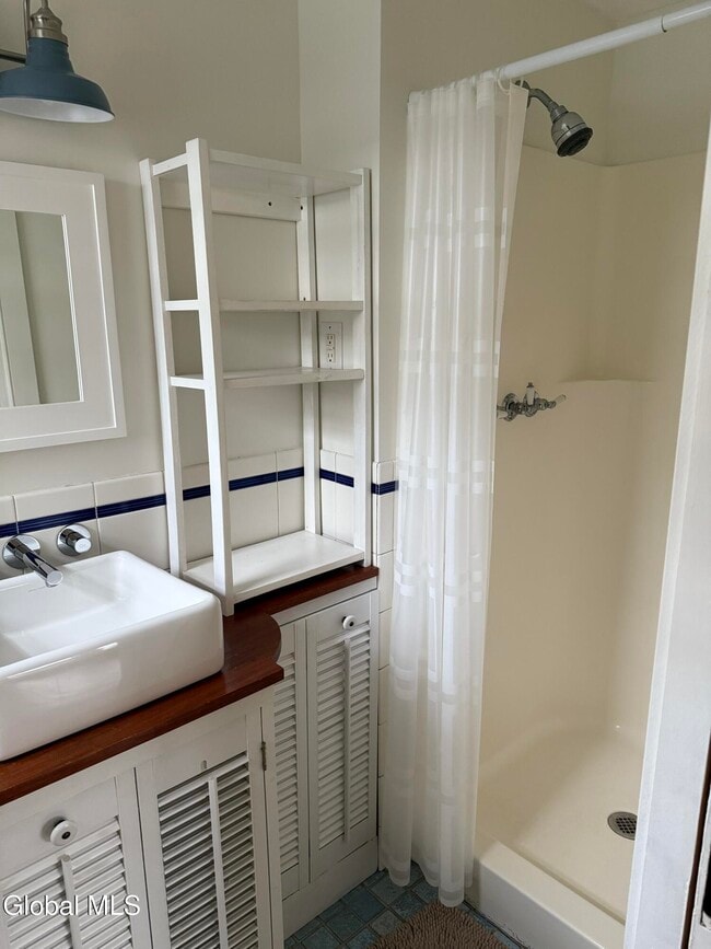 Building Photo - 60 Ash St