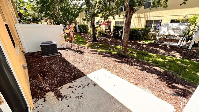 Building Photo - Charming 3-Bedroom Townhome in Oviedo – La...