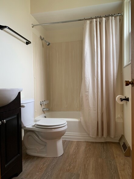 Bathroom - 5400 Beacon Hill Rd