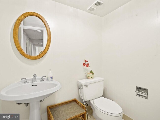 Building Photo - 5501 Seminary Rd