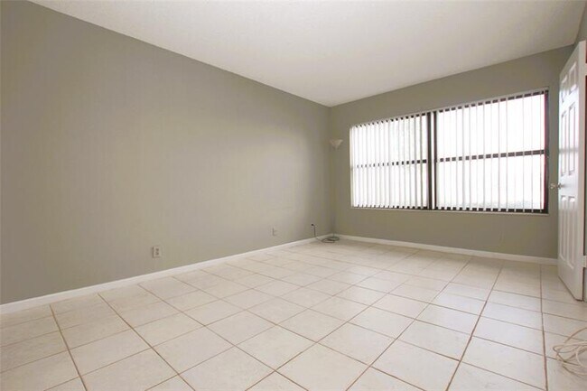 Building Photo - 217 Lake Pointe Dr