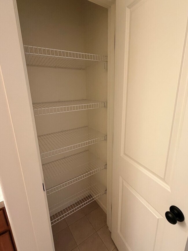 Building Photo - Beautiful Home w/Gas Fireplace, Plank Flooring, Fenced Yard, Garage, W/D & MORE!