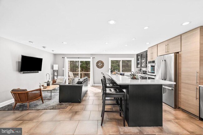 Building Photo - 6 Hounds Hollow Ct