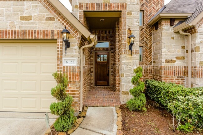 Building Photo - 6122 Garden Lakes Ln