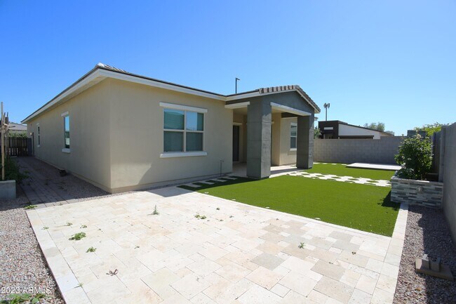 Building Photo - 1201 E Cherrywood Pl