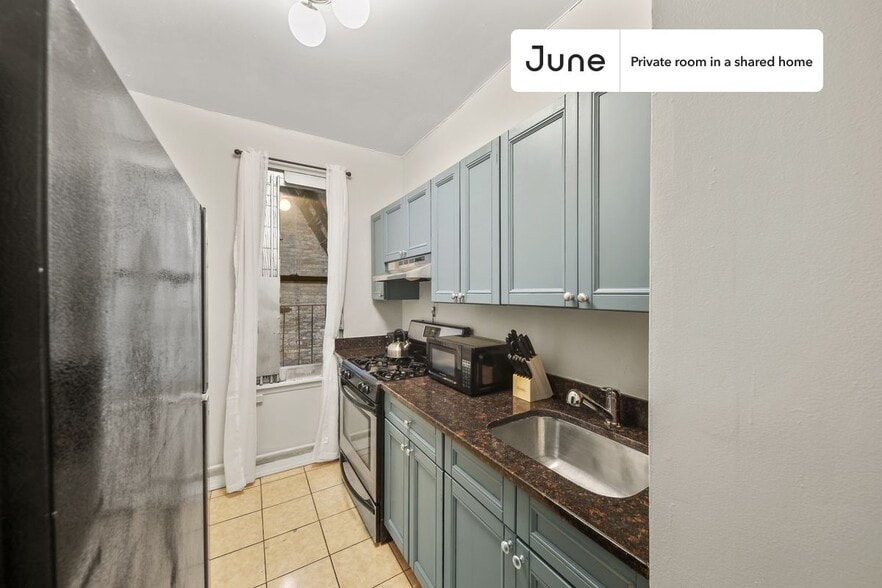 Building Photo - Room in Shared 3 bed/1 bath home in Hamilton Heights
