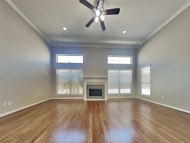 Building Photo - 6855 Tournament Dr