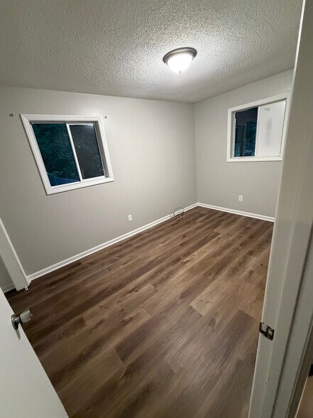 Building Photo - 114 Oakspring Ln