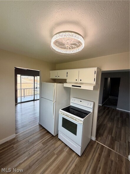 Building Photo - 9976 Darrow Rd