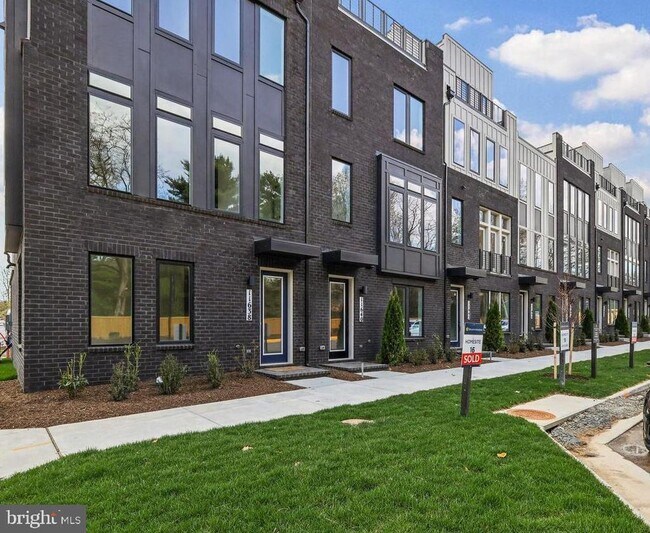 Building Photo - 11640 American Dream Way