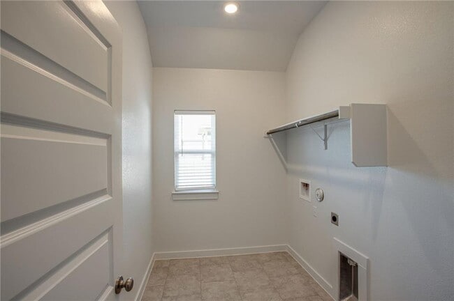 Building Photo - 608 Saturnia Dr