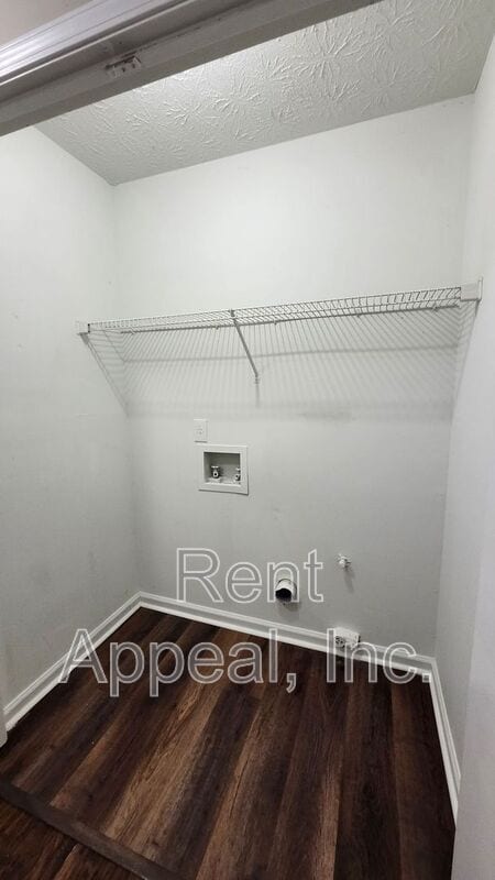 Building Photo - 587 N Shore Rd