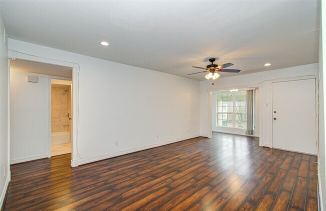 Building Photo - 12633 Memorial Dr