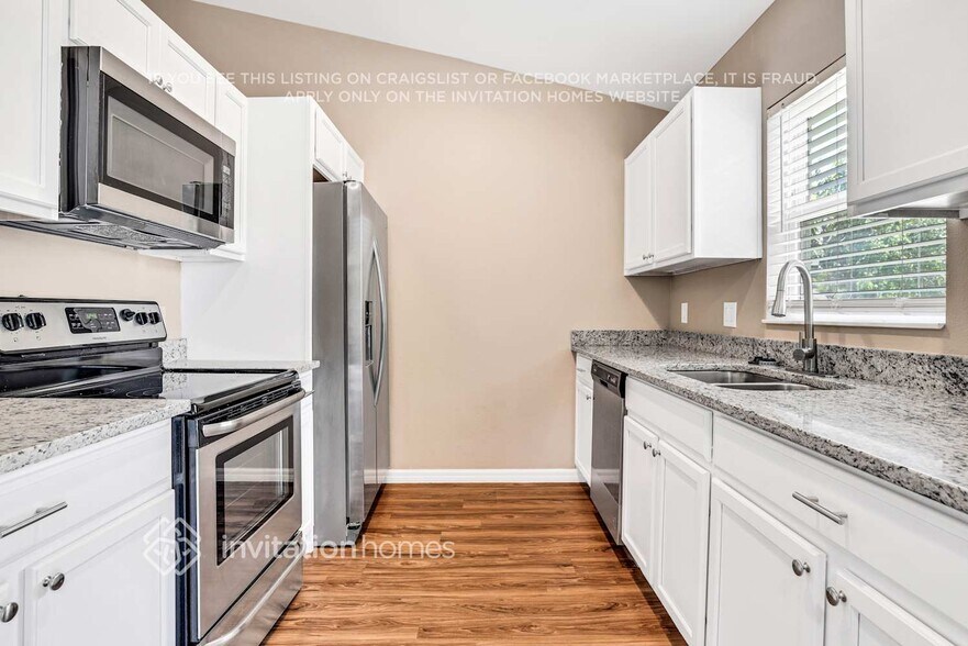 Building Photo - 327 Blue Bayou Dr