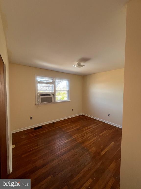 Building Photo - 7297 Jacksonville Ave