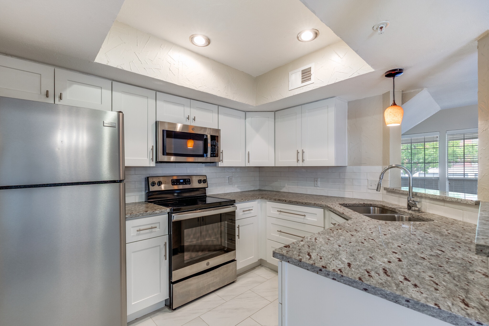 Building Photo - 5565 Preston Oaks Rd