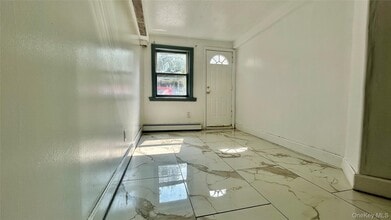 Building Photo - 742 E 93rd St