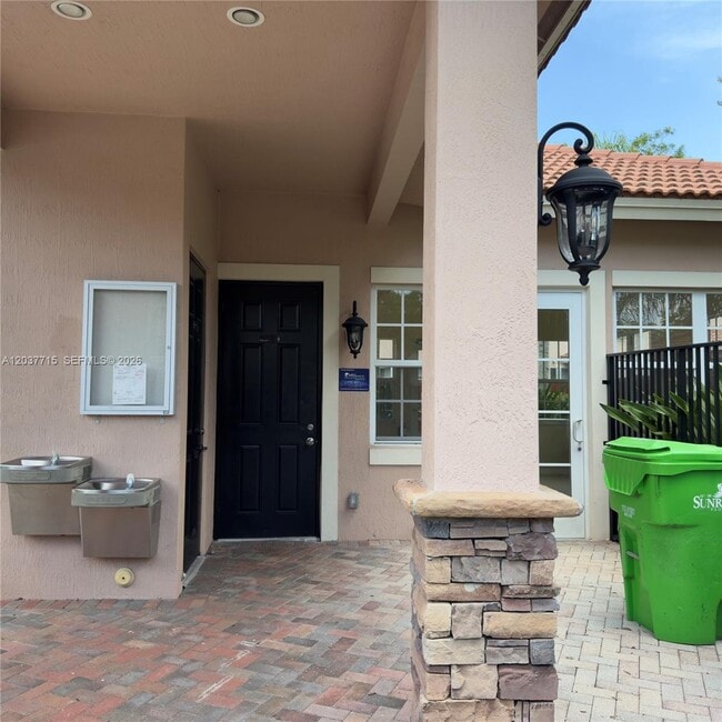 Building Photo - 280 Las Brisas Cir