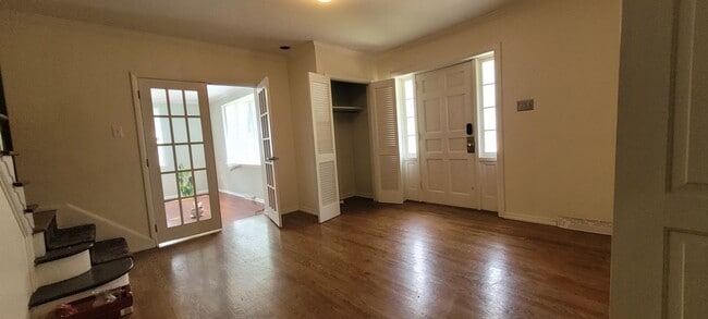 Building Photo - Spacious 3 bedroom 2.5 bathroom home in Ha...