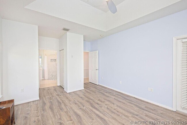 Building Photo - 1864 S Dovetail Dr