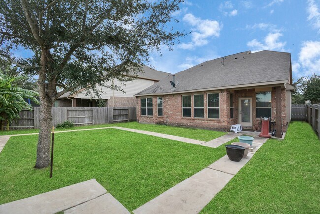 Building Photo - 17510 Woodfalls Ln