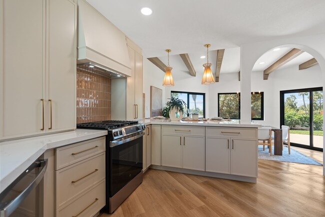 Building Photo - 6803 El Fuerte St