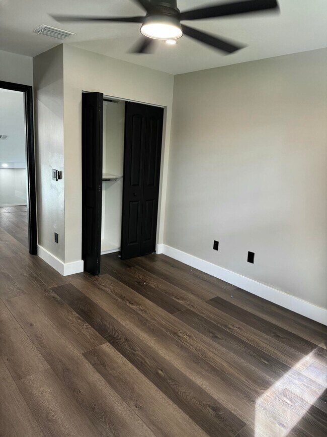 Building Photo - 10366 Buena Ventura Dr