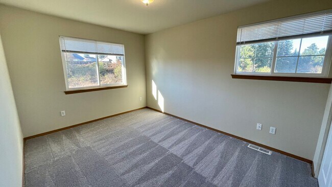Building Photo - 725-727-727 Crystal Springs St NW