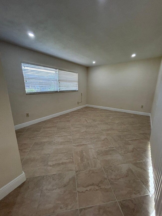 Building Photo - 4108 SE 8th Ave