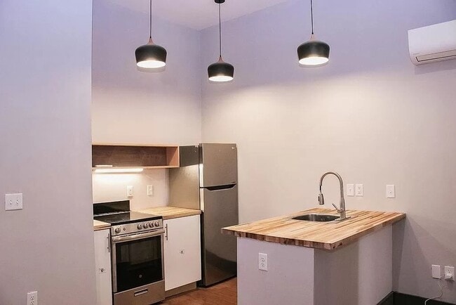 Building Photo - 207 W McMicken Ave