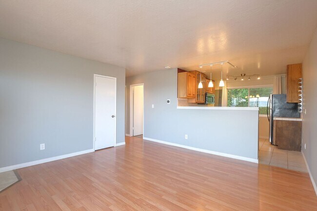 Building Photo - Updated 2 Bedroom, 1 Bathroom Condominium With Stunning Views.