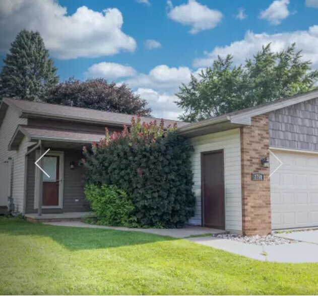 Building Photo - 2750 W Parkmoor Ct