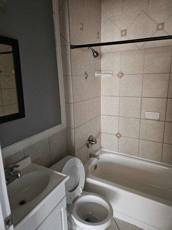 Building Photo - 10014 Sladden Ave