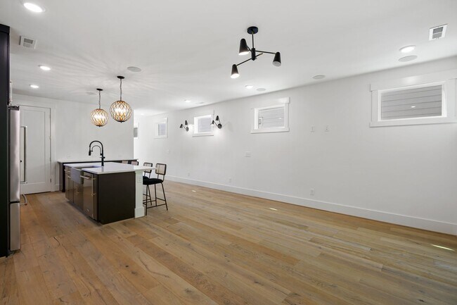 Building Photo - 4-bedroom, 4-bathroom Custom Home in Durha...