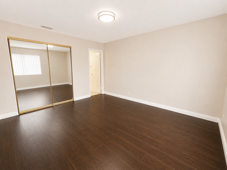Building Photo - 901 Golden Springs Dr